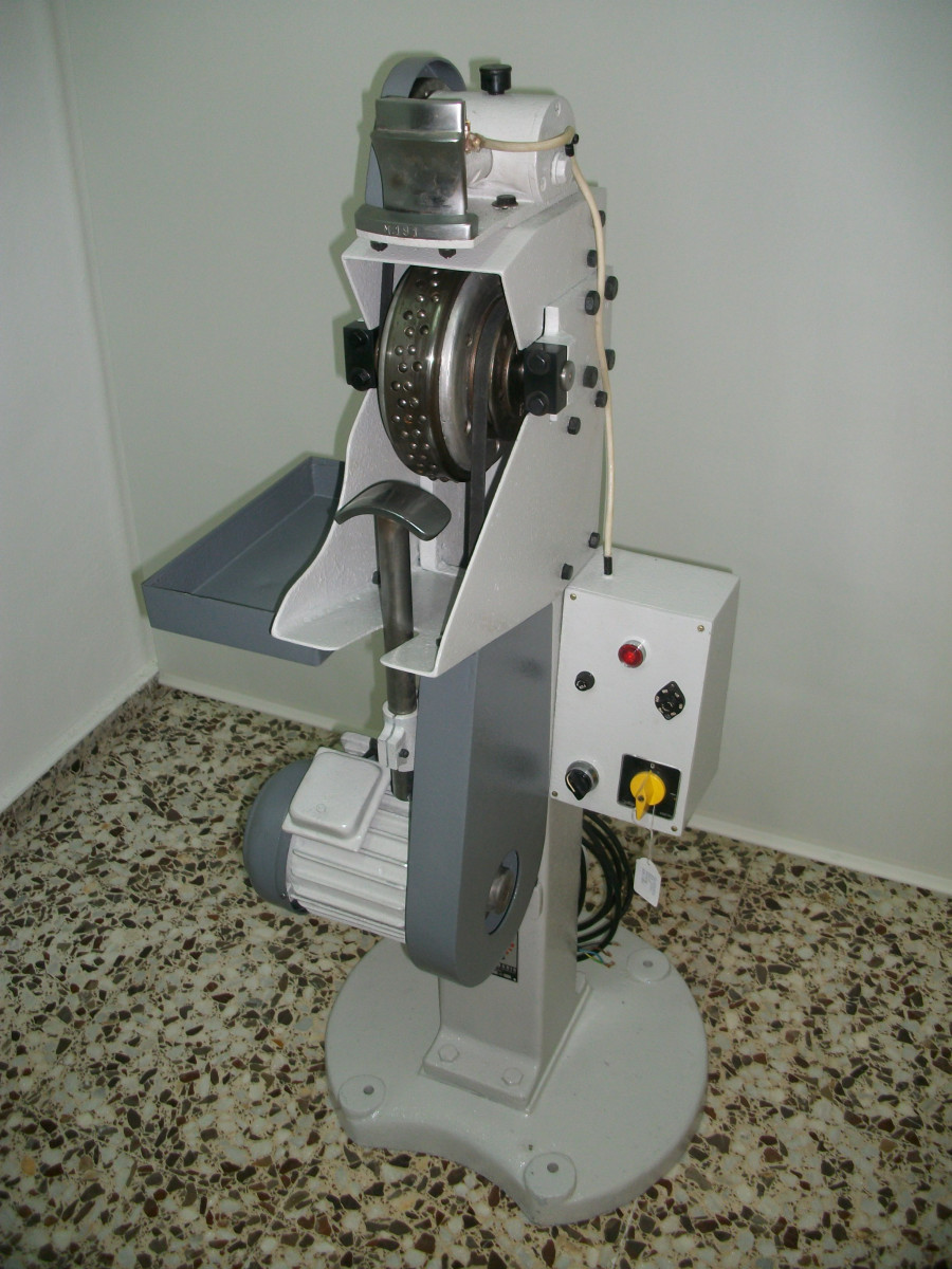 Used LASTED EDGE POUNDING MACHINE