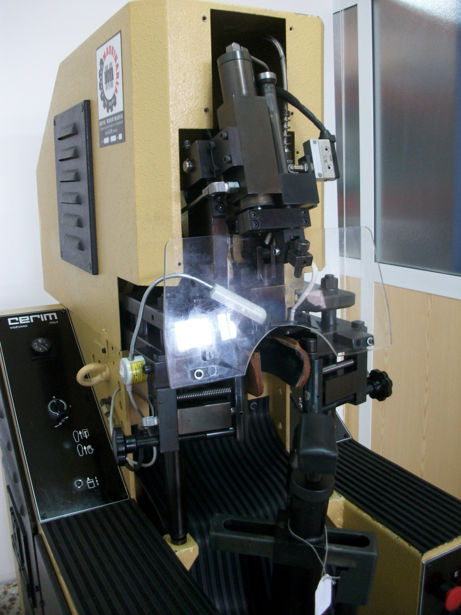 Usado MAQUINA DE MONTAR TALONES, MARCA CERIM, MODELO K-58, REF 6843