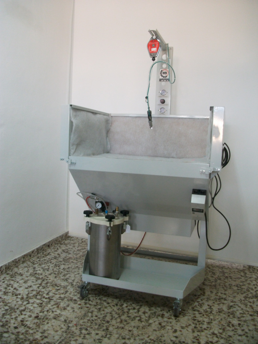 Usado MESA DE ASPIRACIÓN COLA AL AGUA, REF. MQ6411