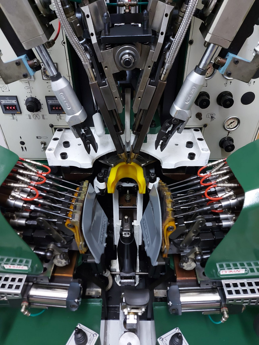 Used HEEL SEAT AND SIDE LASTING MACHINE