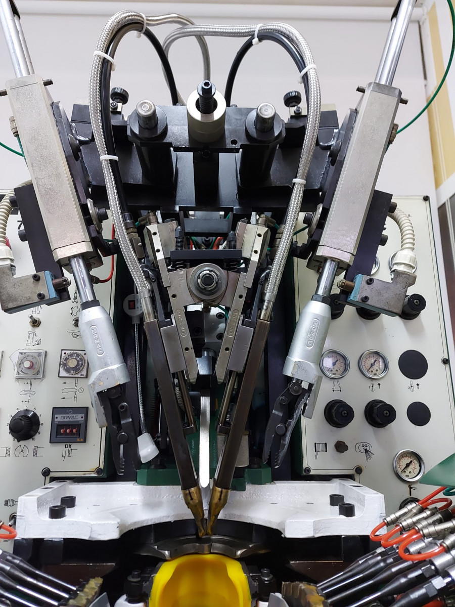 Used HEEL SEAT AND SIDE LASTING MACHINE