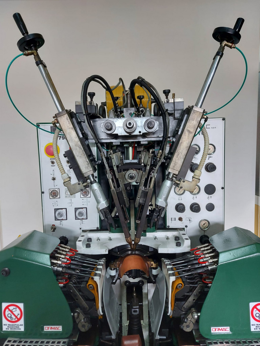 Used HEEL SEAT AND SIDE LASTING MACHINE