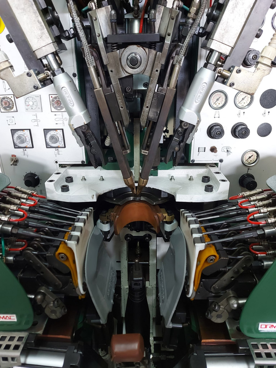 Used HEEL SEAT AND SIDE LASTING MACHINE