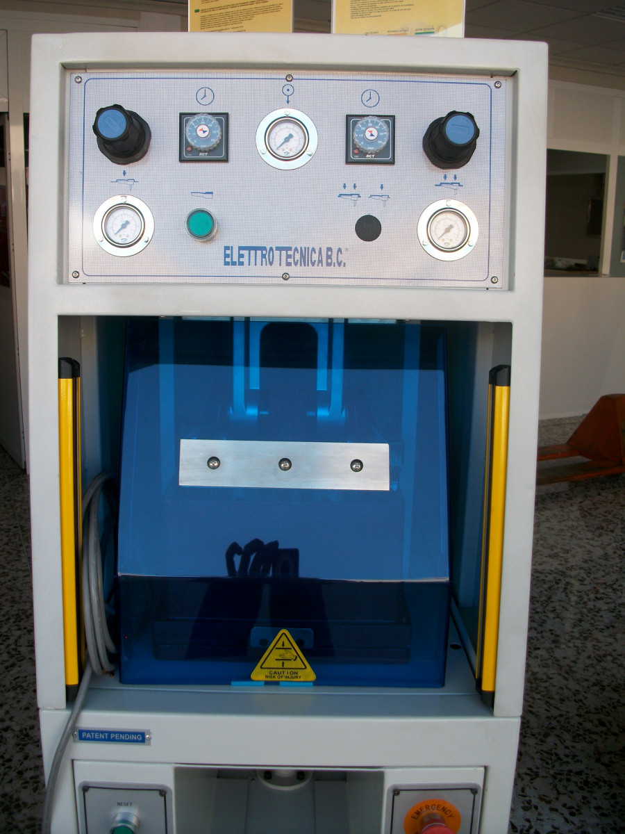 SOLE ATTACHING PRESS MACHINE