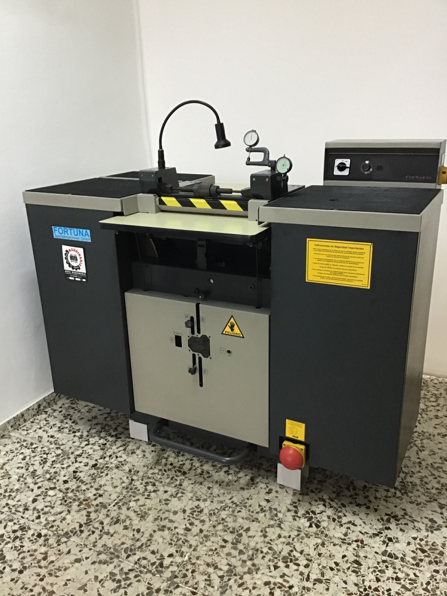 Used LEATHER SPLITTING MACHINE