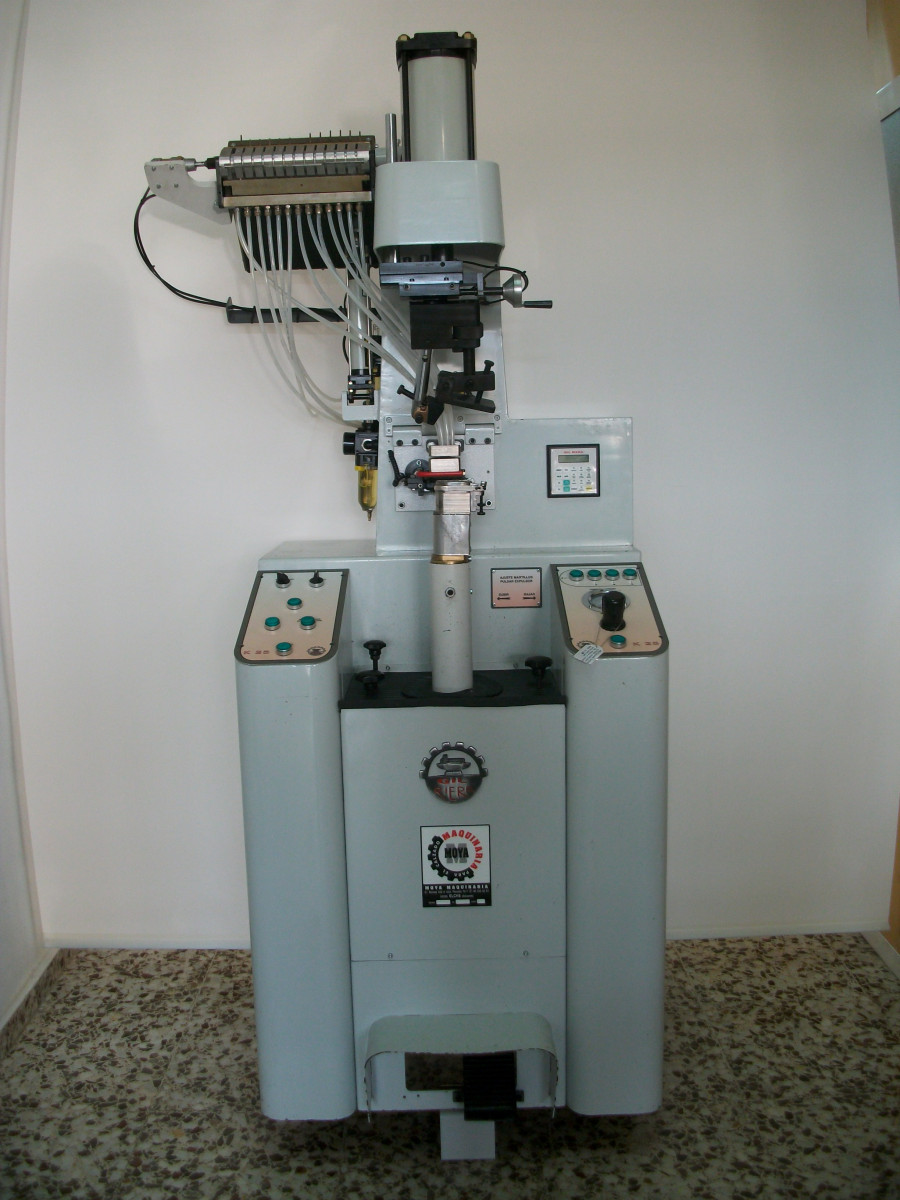 Usado MAQUINA CLAVAR TACONES, CON PREFIJADO ROSCADO, MARCA GIL RIERA, MODELO K25SX, REF. MQ6125