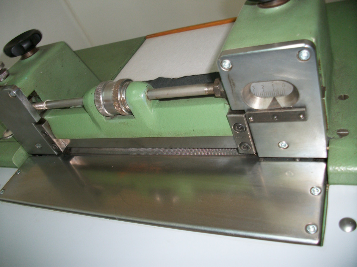 Usado MAQUINA DE DIVIDIR PIEL, MARCA CAMOGA, MODELO 300, REF. MQ4664