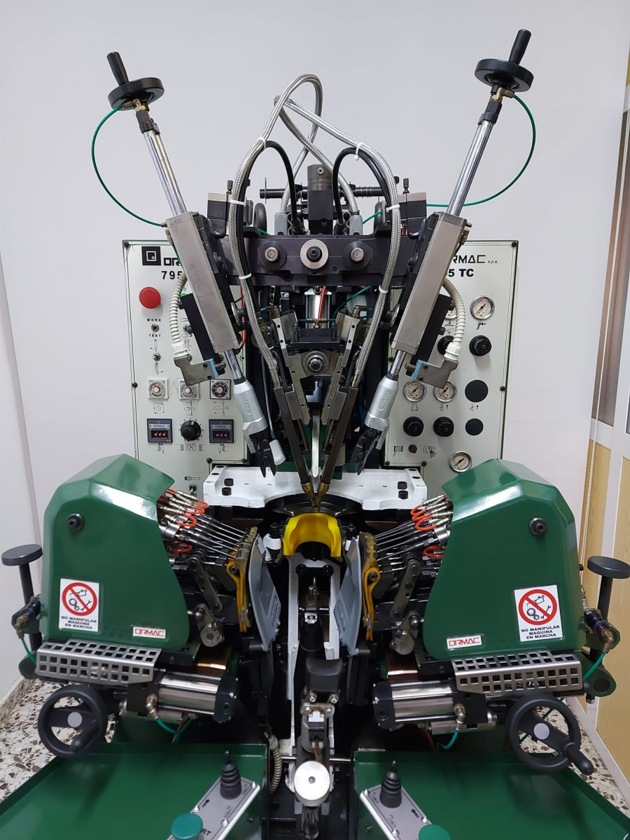 Used HEEL SEAT AND SIDE LASTING MACHINE