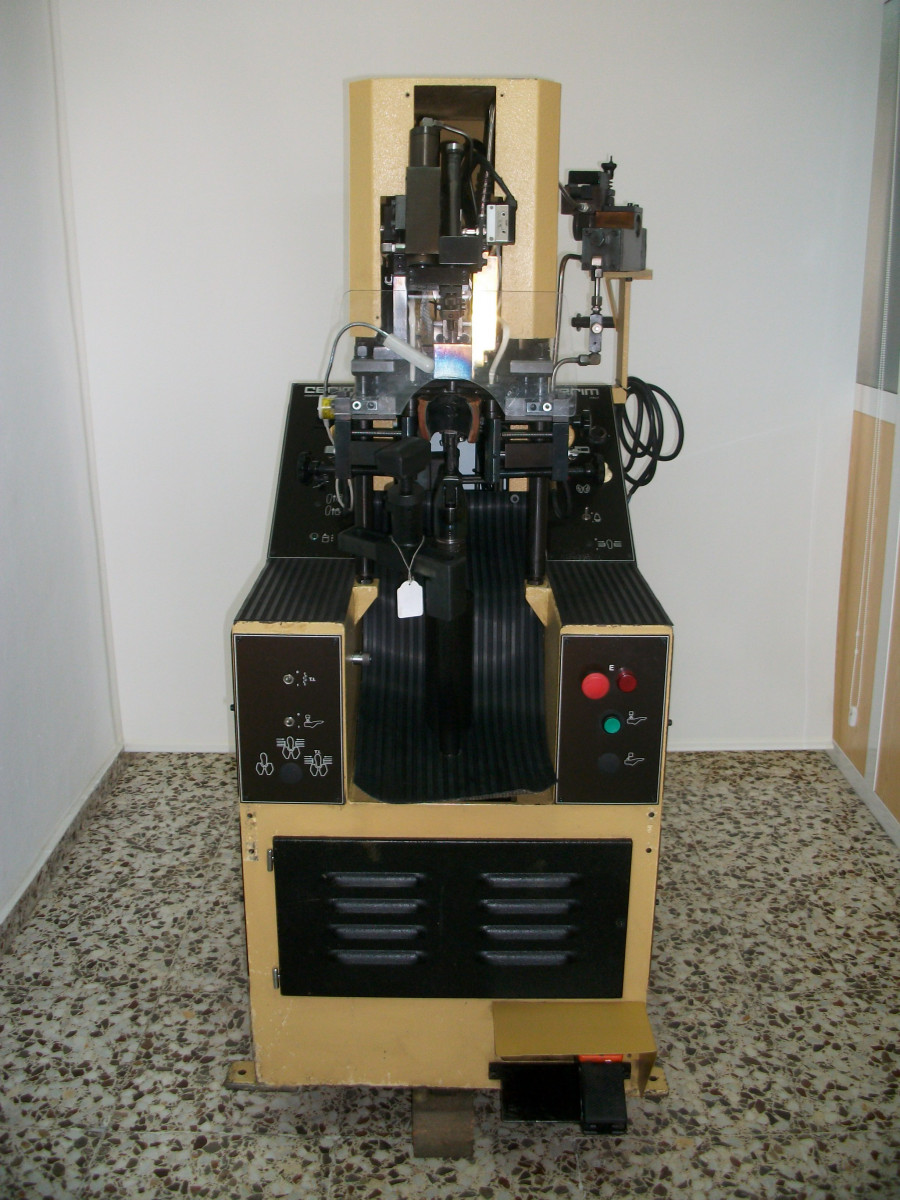 Usado MAQUINA DE MONTAR TALONES, MARCA CERIM, MODELO K-58, REF 6843