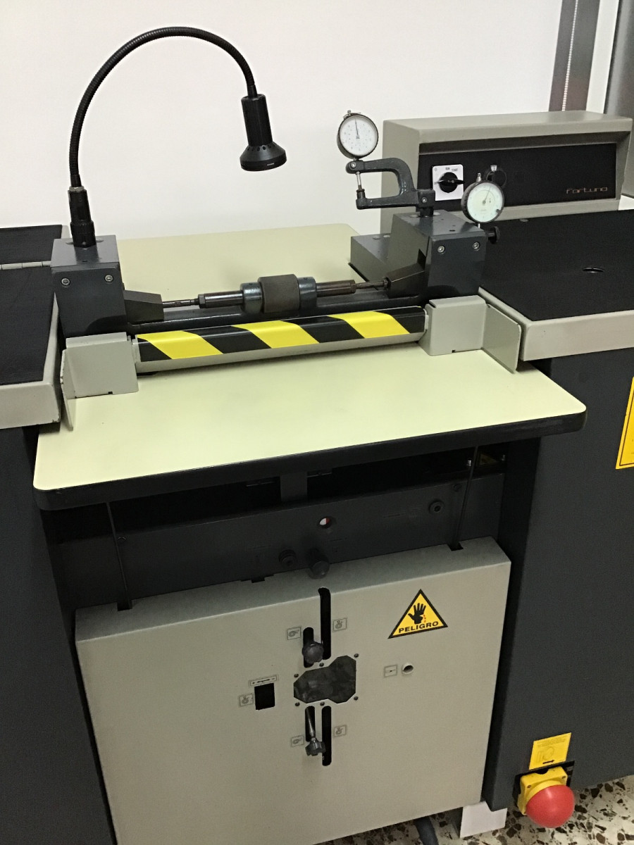 Used LEATHER SPLITTING MACHINE