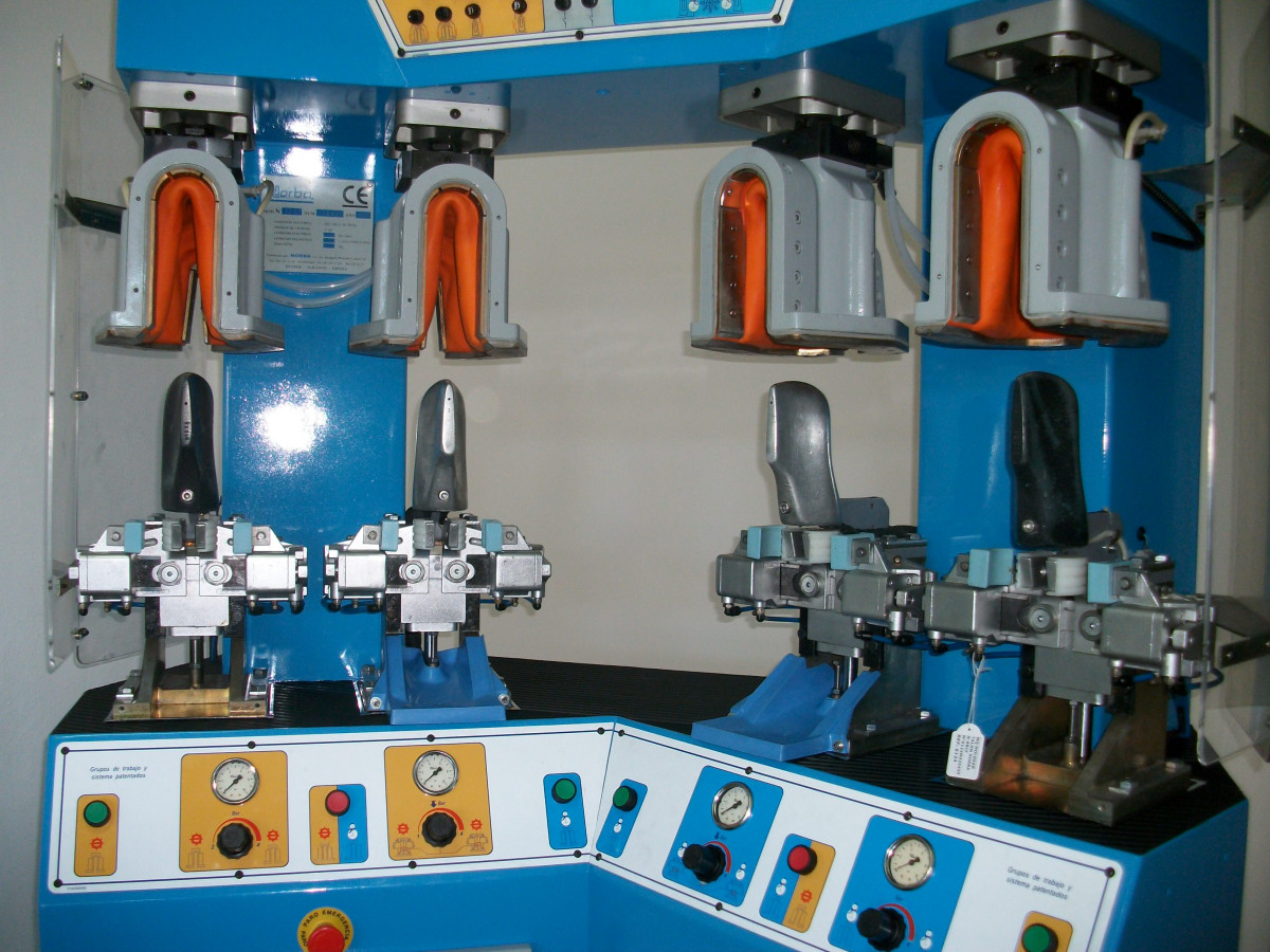 Usado MAQUINA DE MOLDEAR TALONES, MARCA NORBA, MODELO N88CF. REF. MQ6124