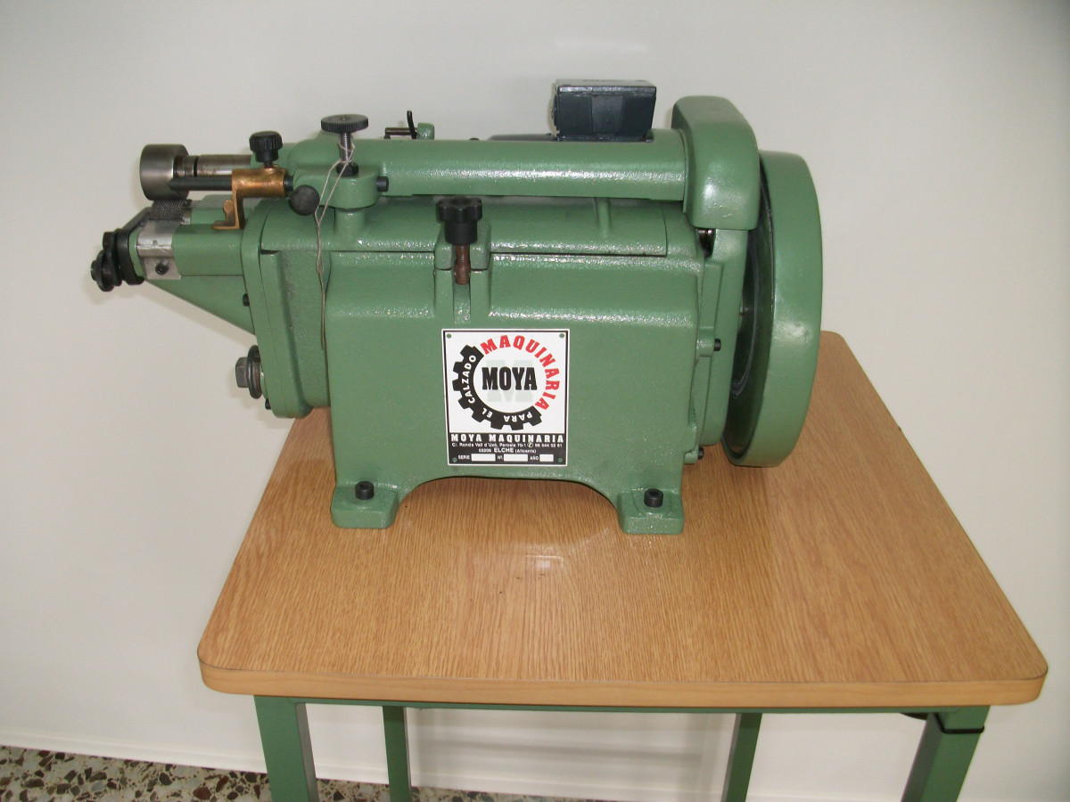 Used STRONG GLUING MACHINE WITH ROLLERS