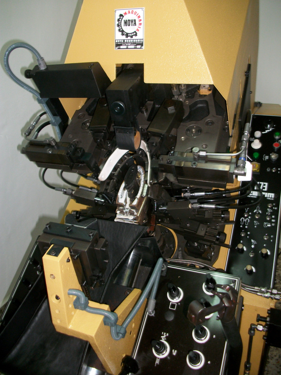 Used TOE LASTING MACHINE