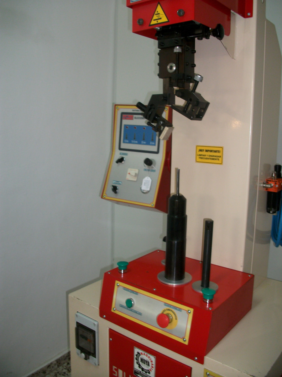 Used SCREWING AND FIXING MACHINE