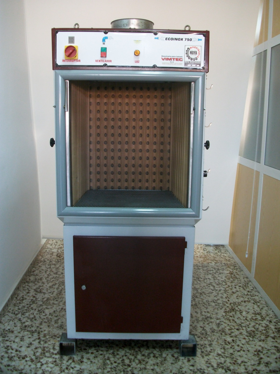 Used SPRAY BOOTH SHOE MACHINE