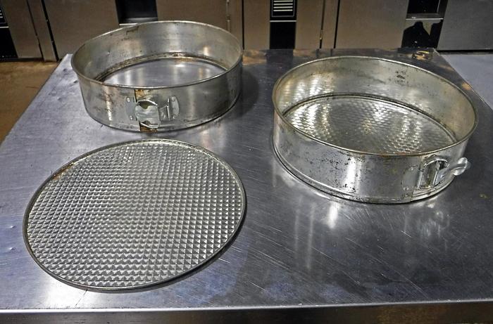 Used USED CAKE PANS-HUGE VARIETY!
