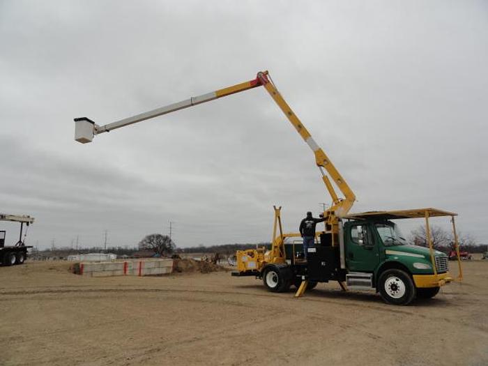 Used 2010 FREIGHTLINER BUSINESS CLASS M2 106