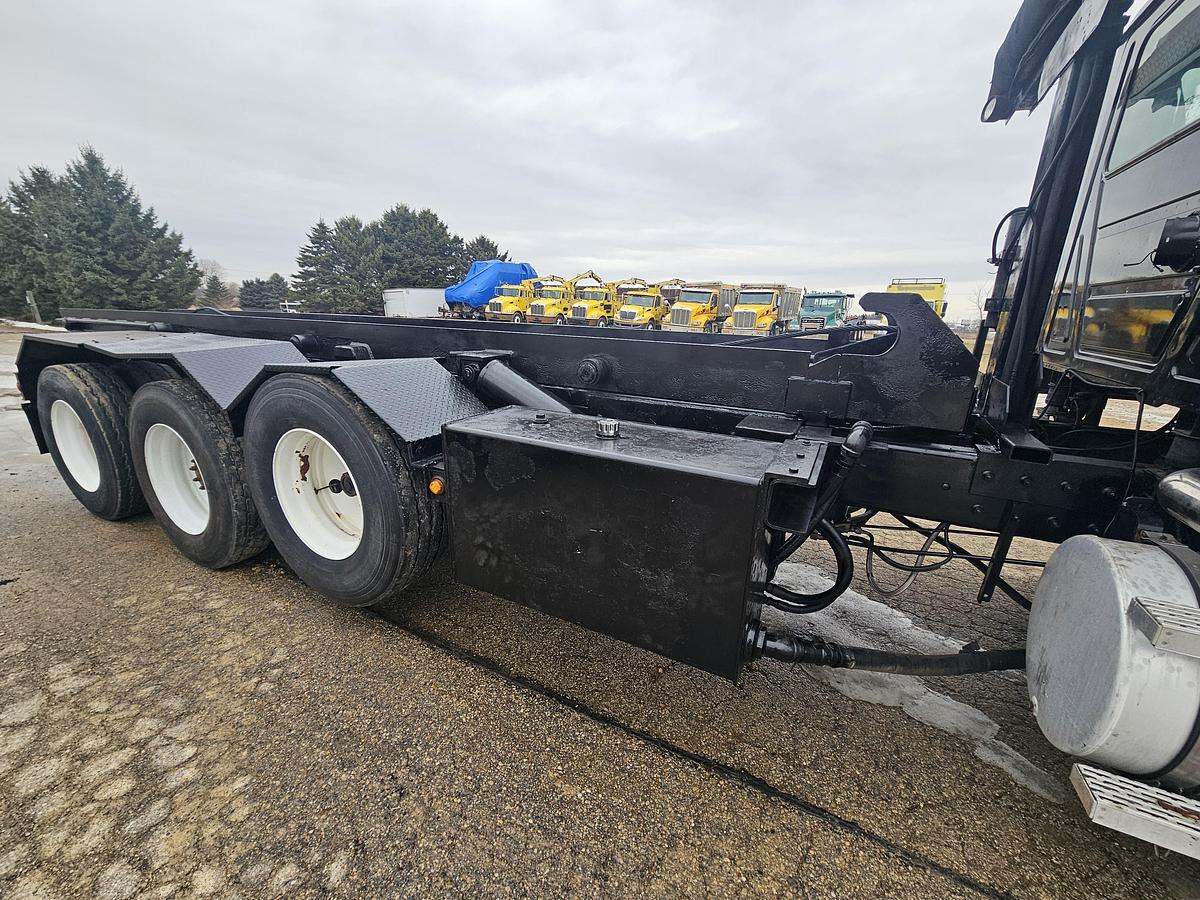 Used 2005 mack granite