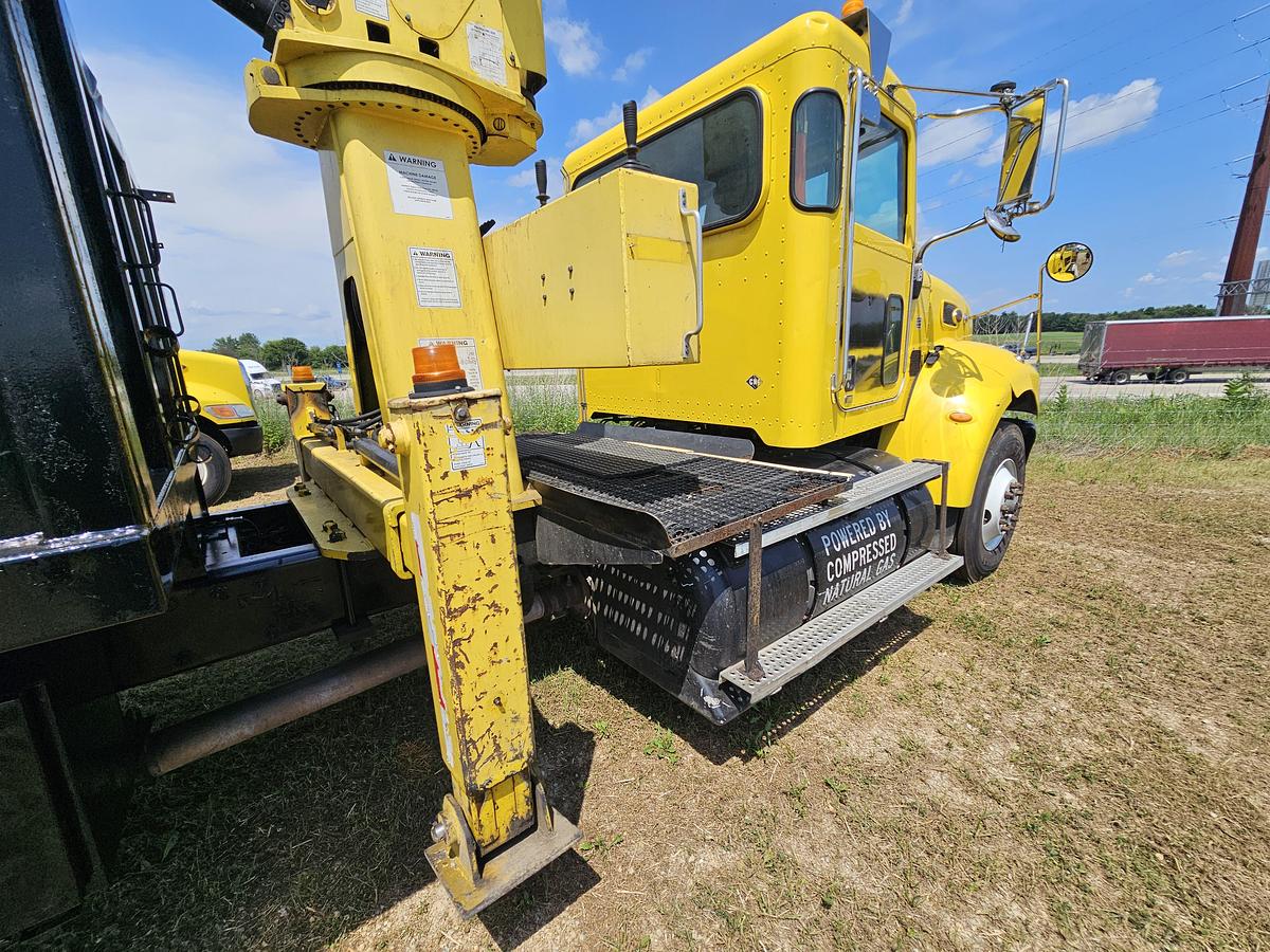 Used 2014 Peterbuilt 382