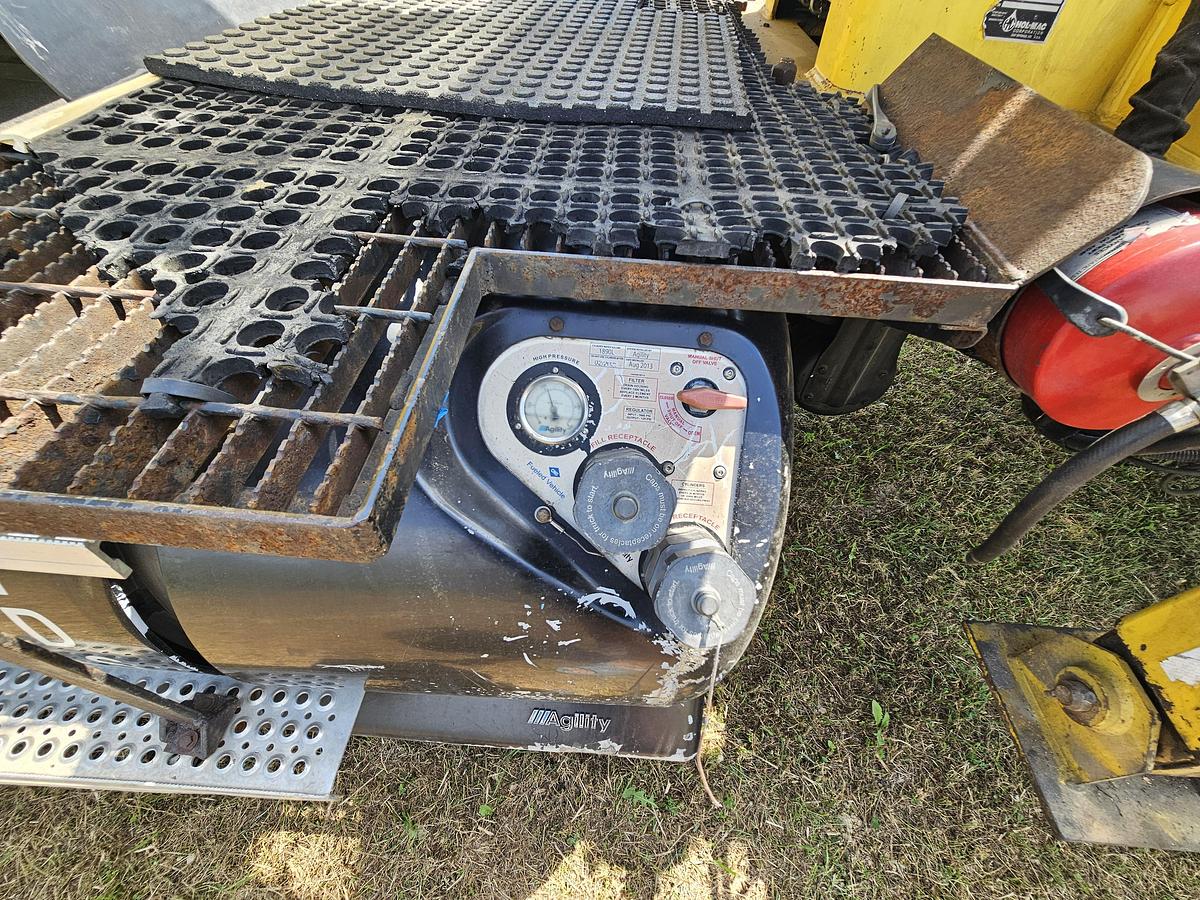 Used 2014 Peterbuilt 382