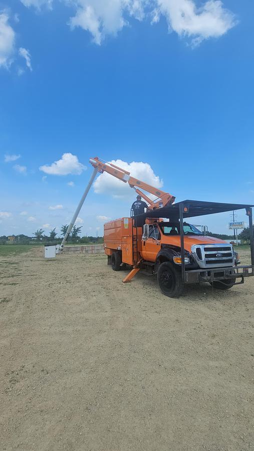 Used 2015 Ford / Altec F750 / LR756