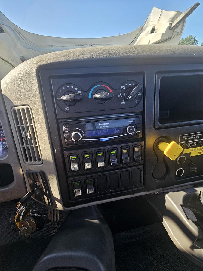 Used 2015 International / Utilicore 4300 / MD300