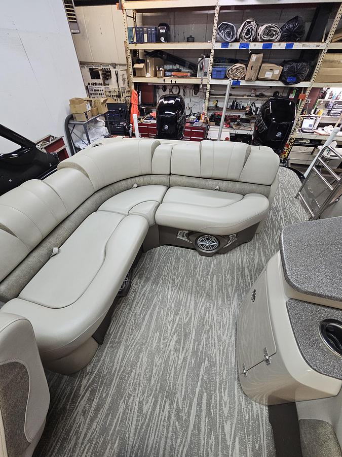 Used 2021 Avalon Excalibur winshield