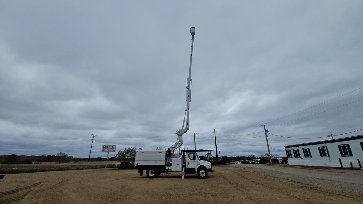 Used 2015 Freightliner / Altec M2106/ LRV60-E70
