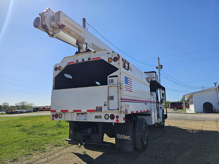 Used 2012 Freightliner / Altec M2106/ LRV56