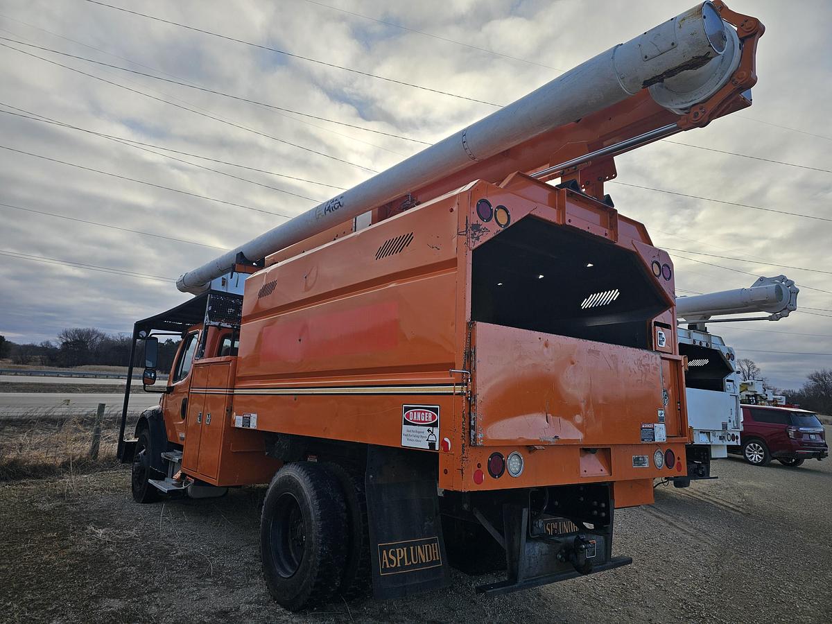 Used 2011 Freightliner / Altec M2106/ LRV56