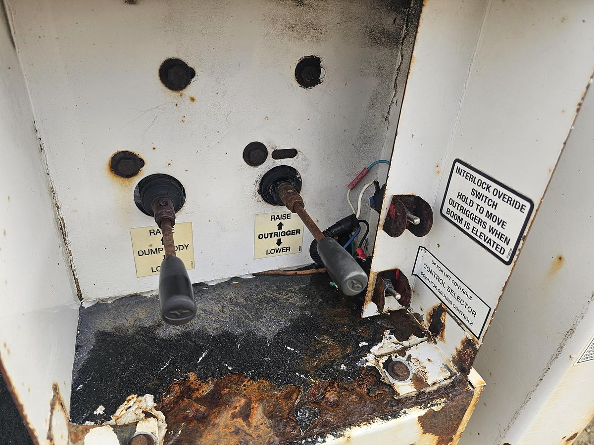 Used 2012 Ford /  Versalift F550 / SST40EIH