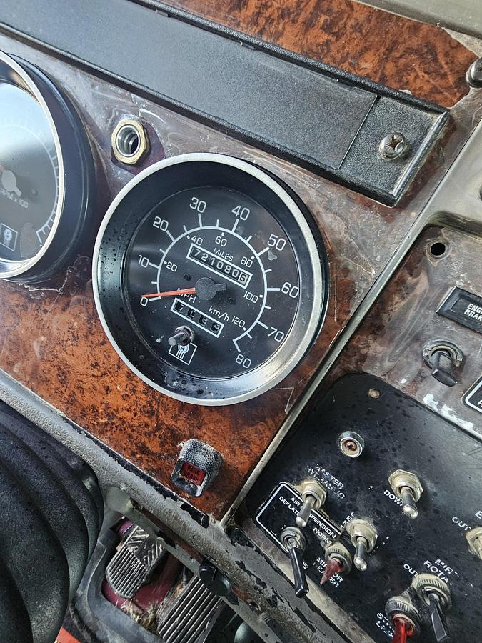 Used 2005 Kenworth T300