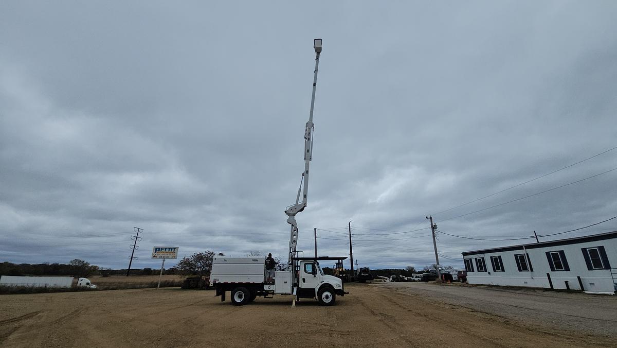 Used 2015 Freightliner / Altec M2106/ LRV60-E70