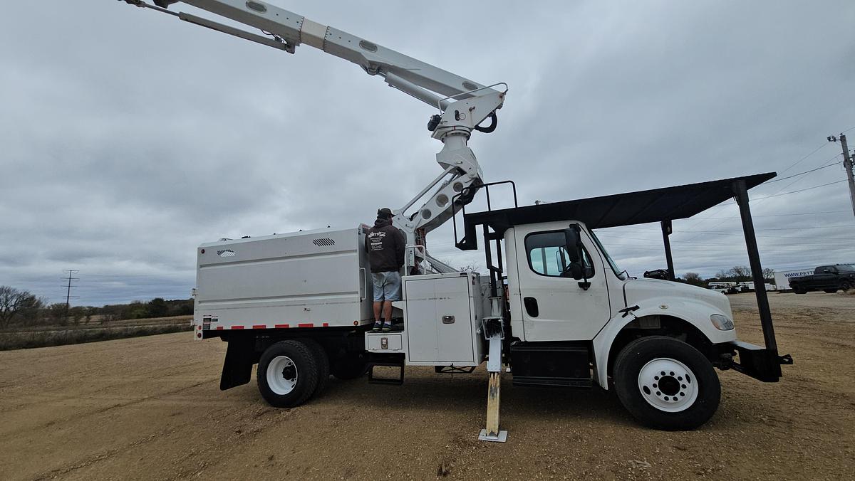 Used 2015 Freightliner / Altec M2106/ LRV60-E70