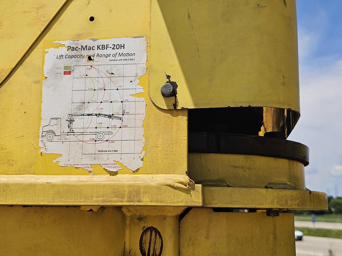 Used 2014 Peterbuilt 382