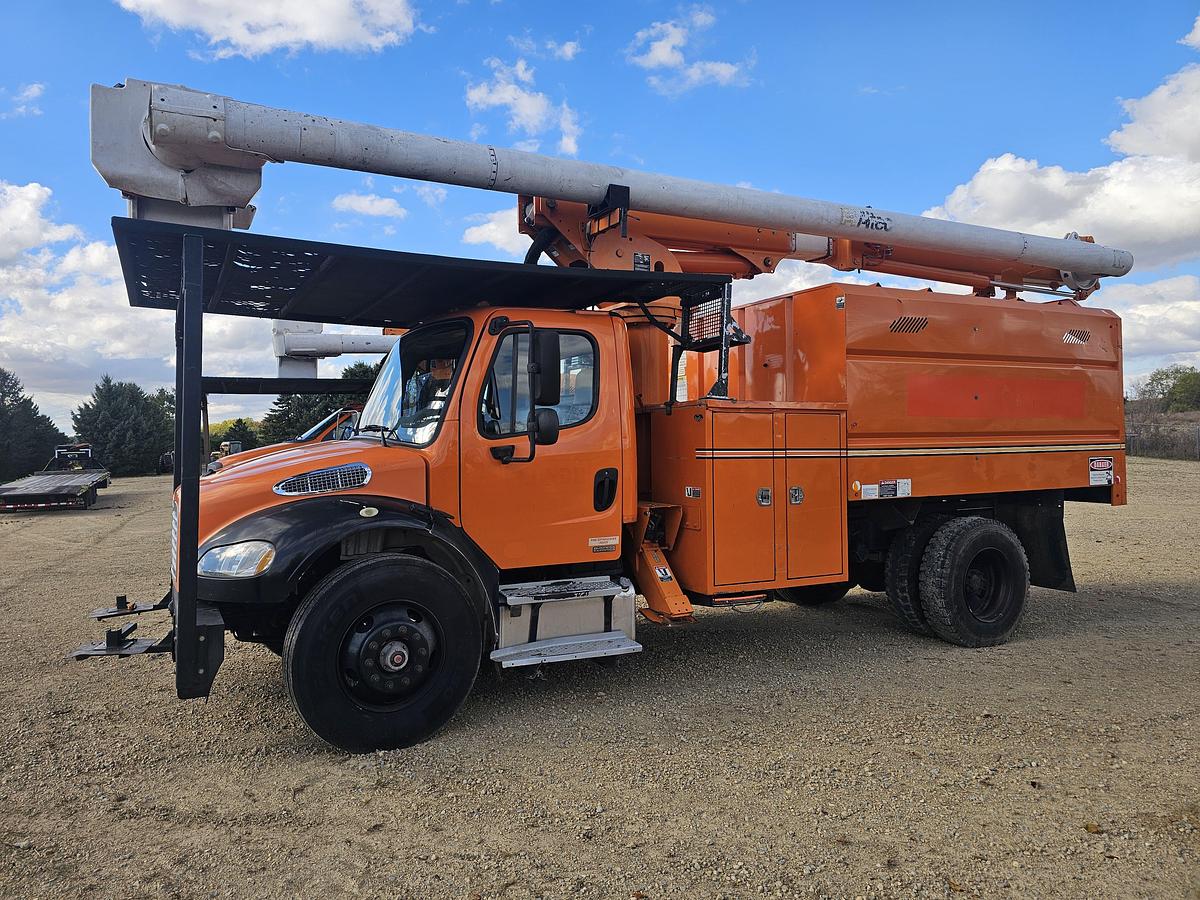Used 2011 Freightliner / Altec M2106/ LRV56