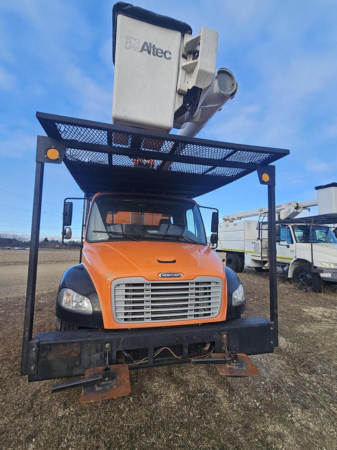 Used 2011 Freightliner / Altec M2106/ LRV56