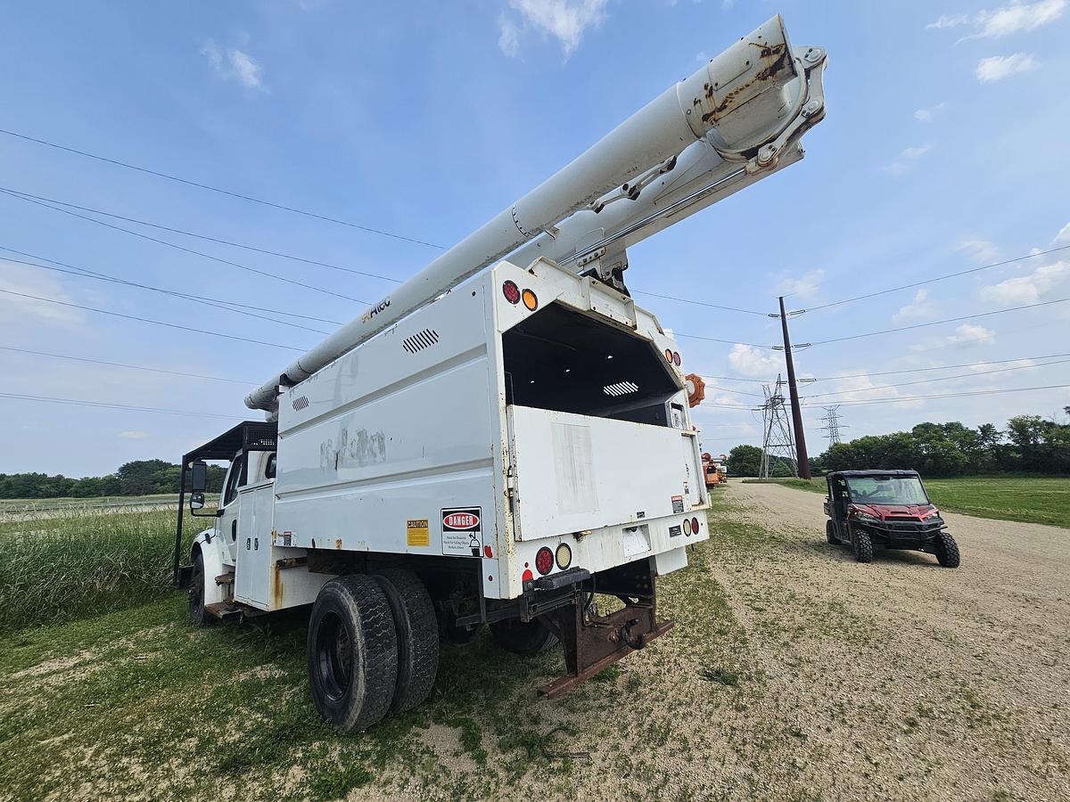 Used 2011 Freightliner / Altec M2106/ LRV55