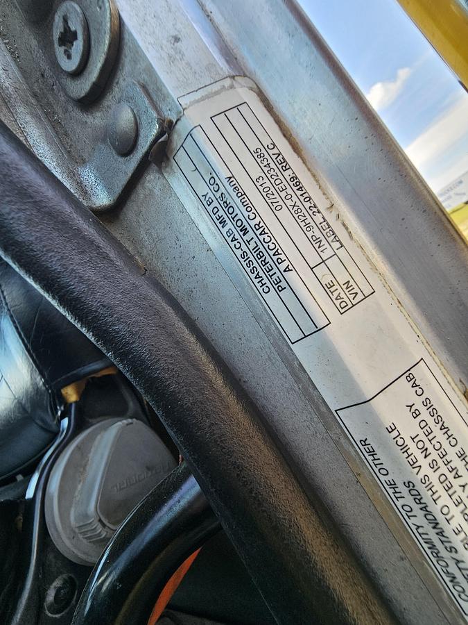 Used 2014 Peterbuilt 382
