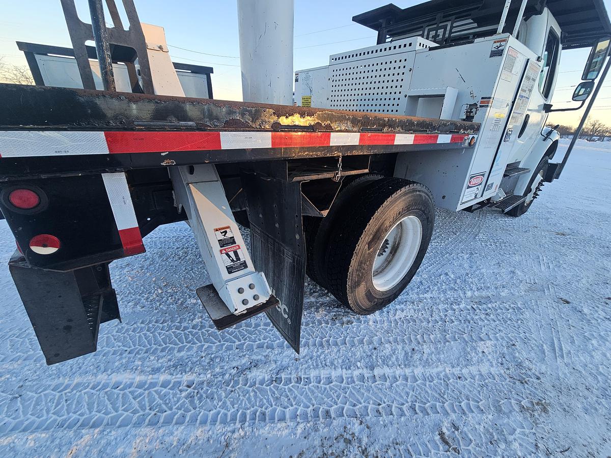 Used 2016 Freightliner / Altec M2106/ LRV58