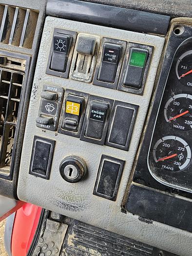 Used 2001 Freightliner FL112