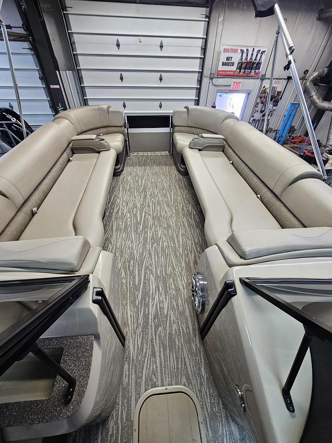 Used 2021 Avalon Excalibur winshield