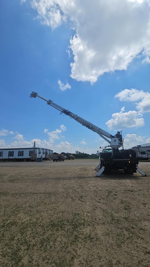 Used 2015 Ford /  Altec F750 / Digger derrick
