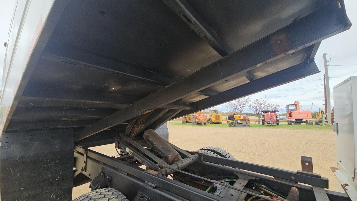 Used 2015 Freightliner / Altec M2106/ LRV60-E70