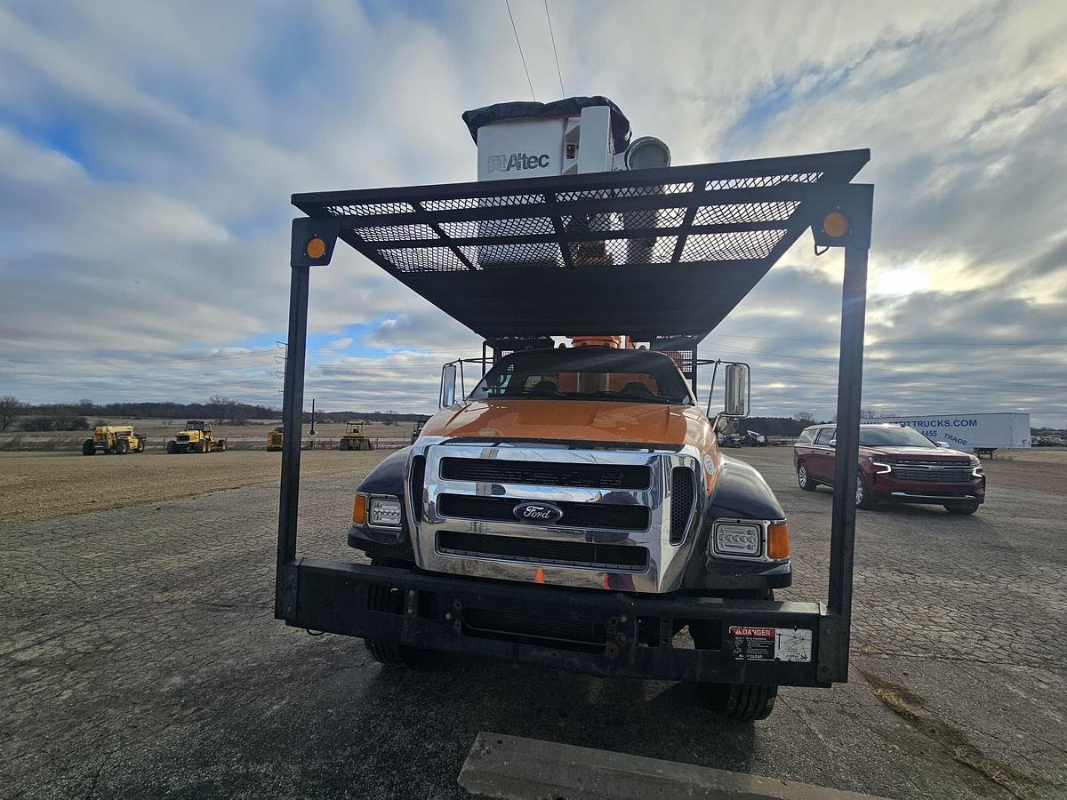 Used 2010 Ford /  Altec F750/ LRV55