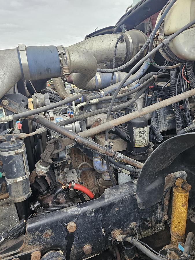 Used 2005 mack granite