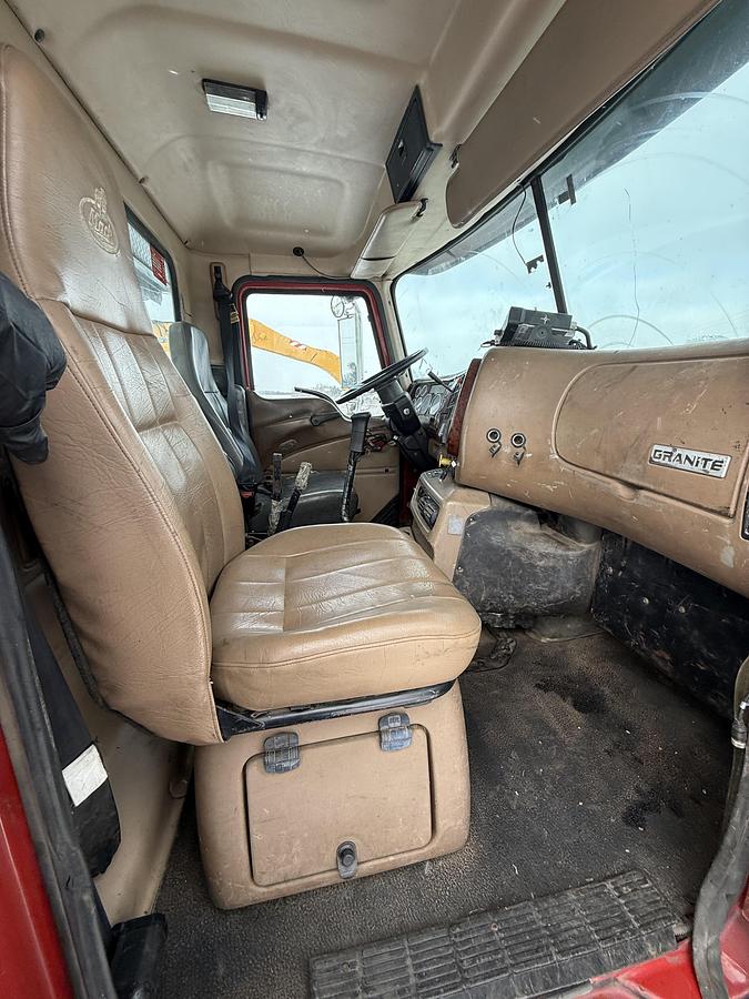 Used 2005 mack granite