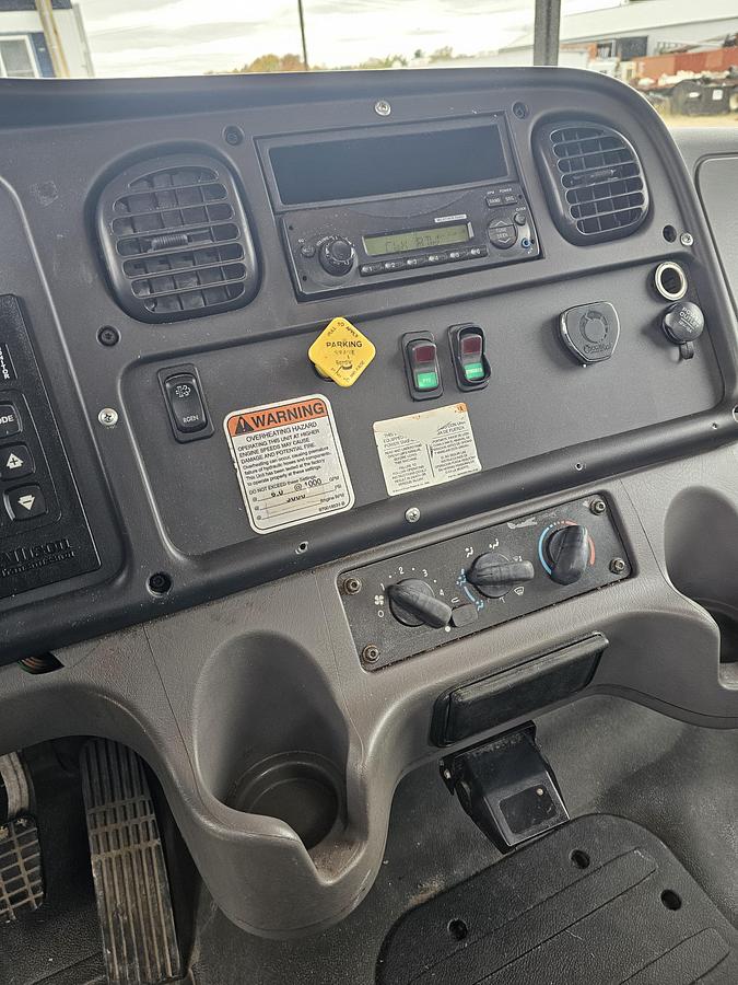 Used 2015 Freightliner / Altec M2106/ LRV60-E70
