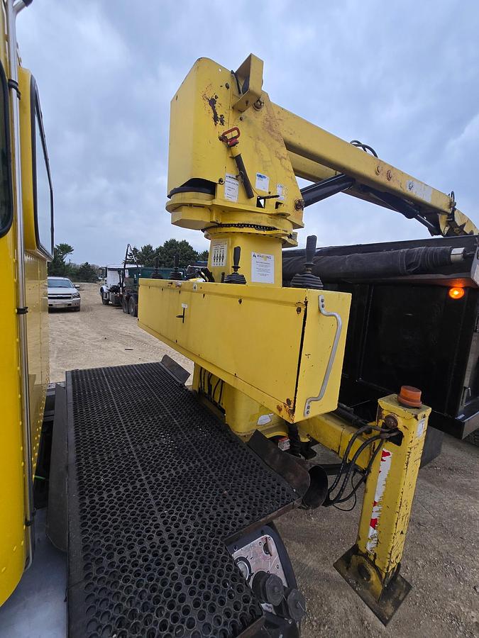 Used 2014 Peterbuilt 382