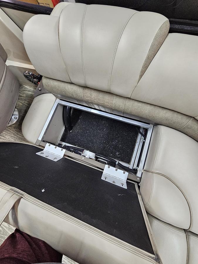 Used 2021 Avalon Excalibur winshield